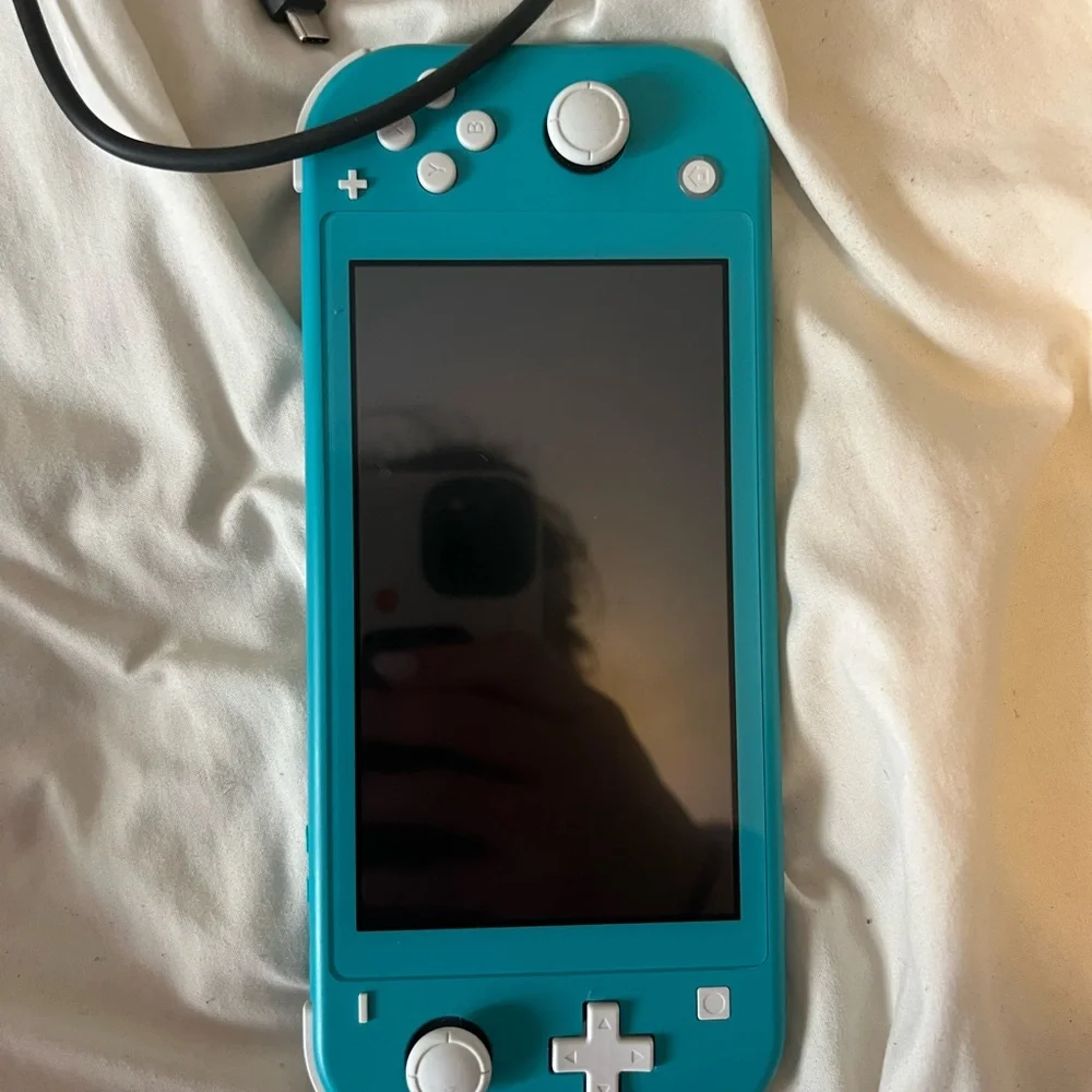 Nintendo Switch Lite + Animal Crossing - Picture 5 of 6